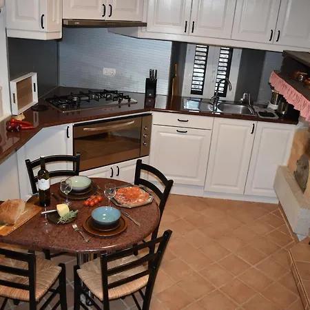 Diny With Pool Pinezići