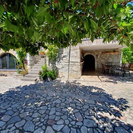 בית נופש Diny With Pool