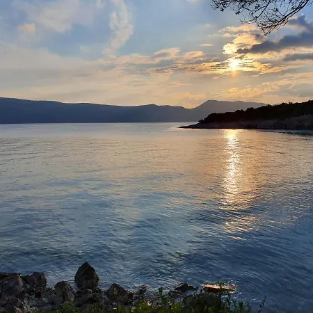 Vakantiehuis Diny With Pool