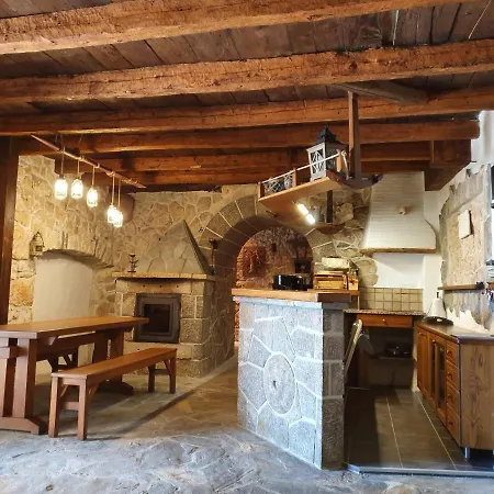 Diny With Pool Vakantiehuis *