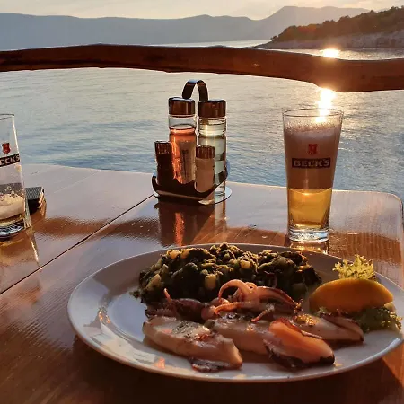 Diny With Pool * Pinezići