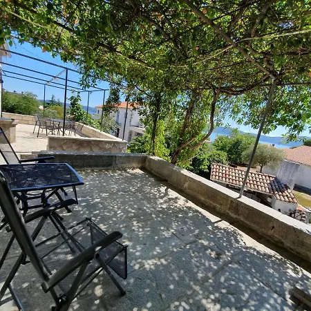 בית נופש Diny With Pool Pinezići