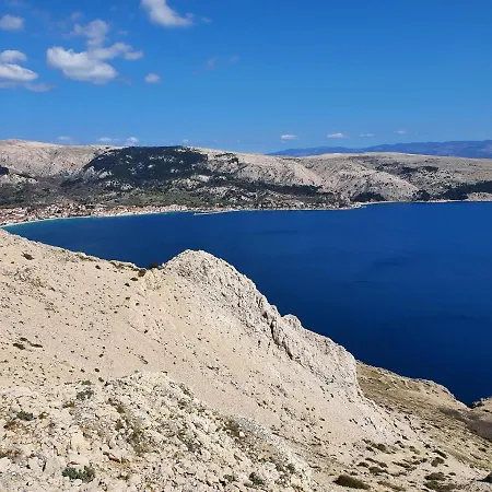 בית נופש Diny With Pool