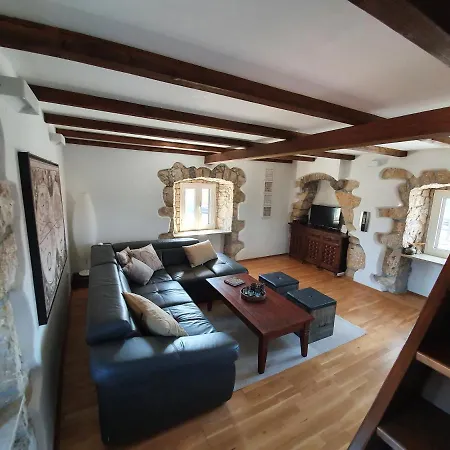 בית נופש Diny With Pool