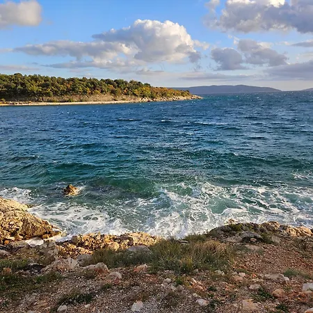 Diny With Pool בית נופש Pinezići