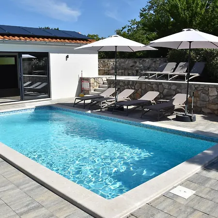 Diny With Pool Pinezići