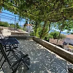 Dom wakacyjny Diny With Pool Pinezići