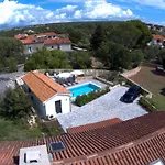Diny With Pool * Pinezići