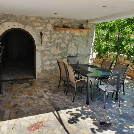 Diny With Pool * Pinezići