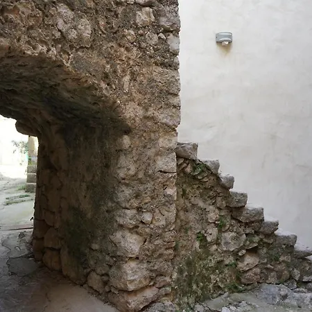 Dom wakacyjny Diny With Pool Pinezići