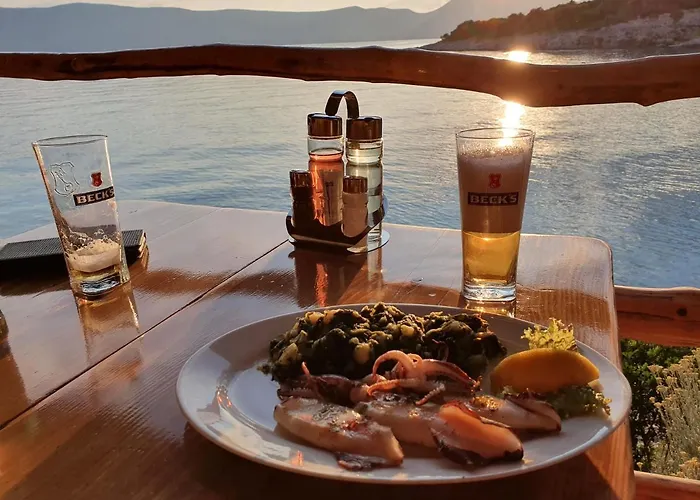 Diny With Pool * Pinezići