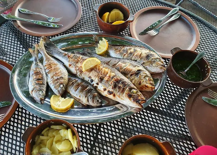 Dom wakacyjny Diny With Pool