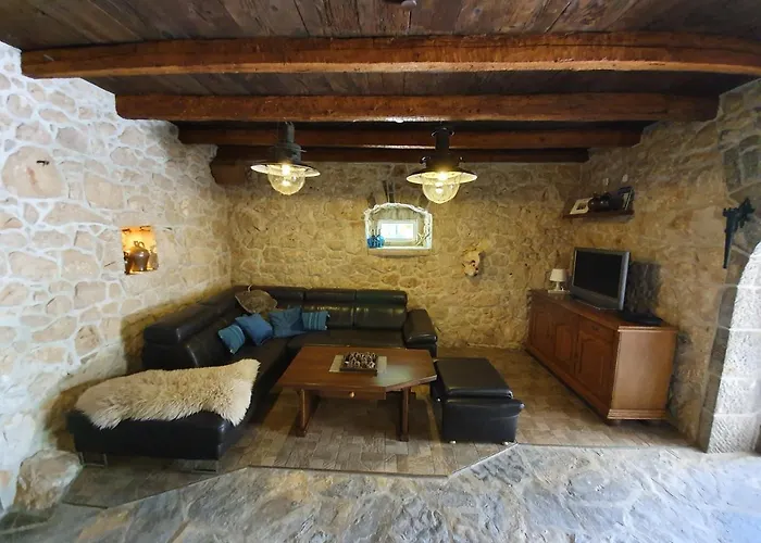 Diny With Pool Dom wakacyjny Pinezići