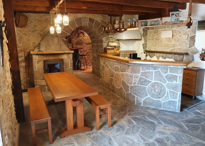 Dom wakacyjny Diny With Pool Pinezići