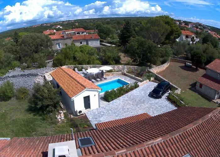 Diny With Pool * Pinezići