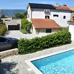 Diny With Pool Pinezići