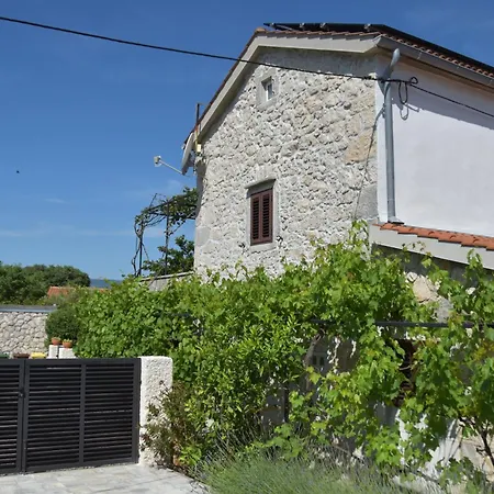 Feriehus Diny With Pool Pinezići